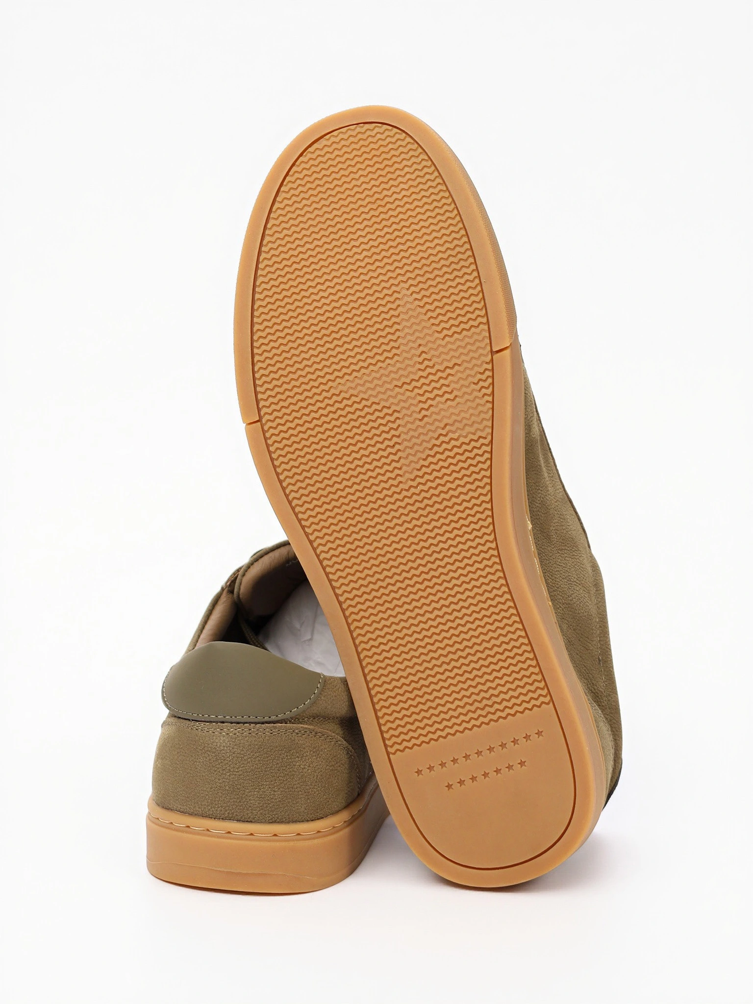 Кеды зеленого цвета на низкой подошве